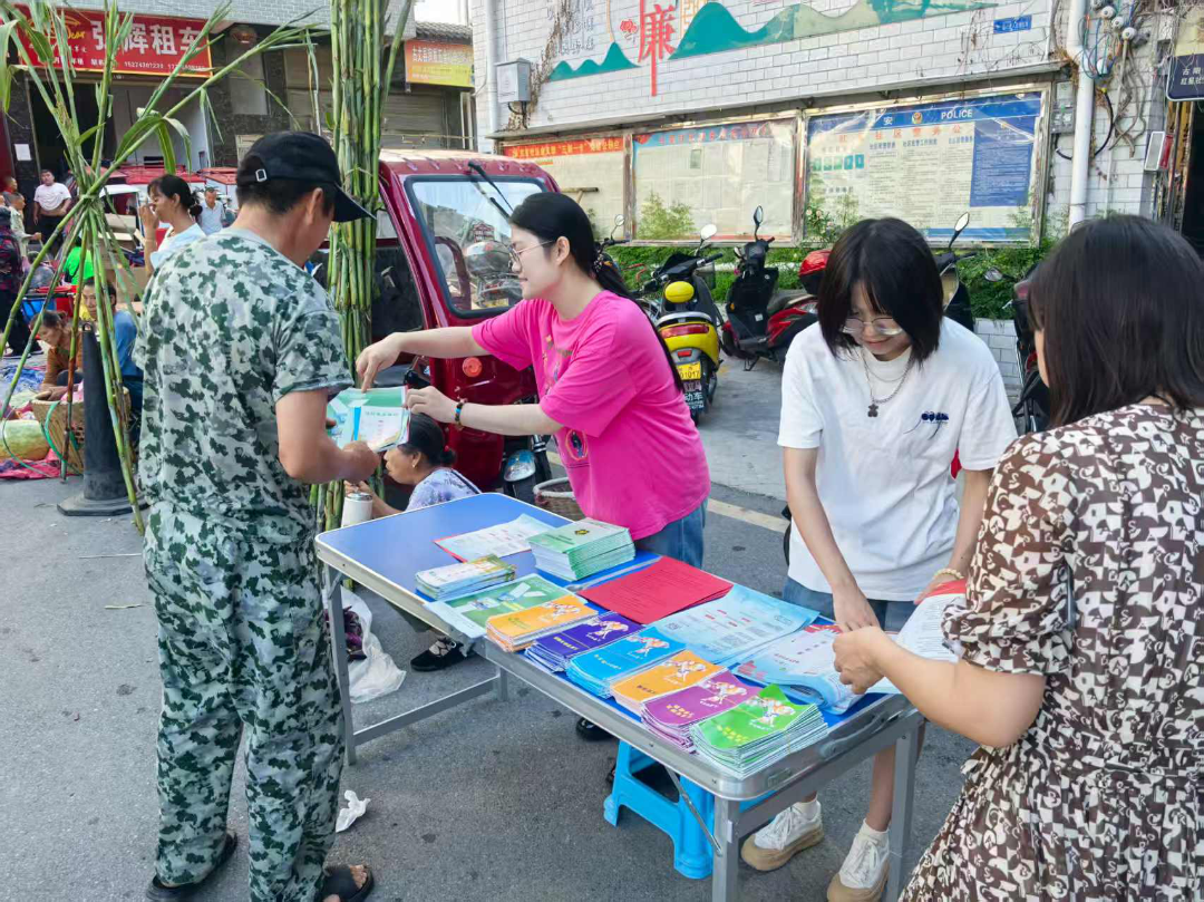 1765937421105655.png 640 (3).png